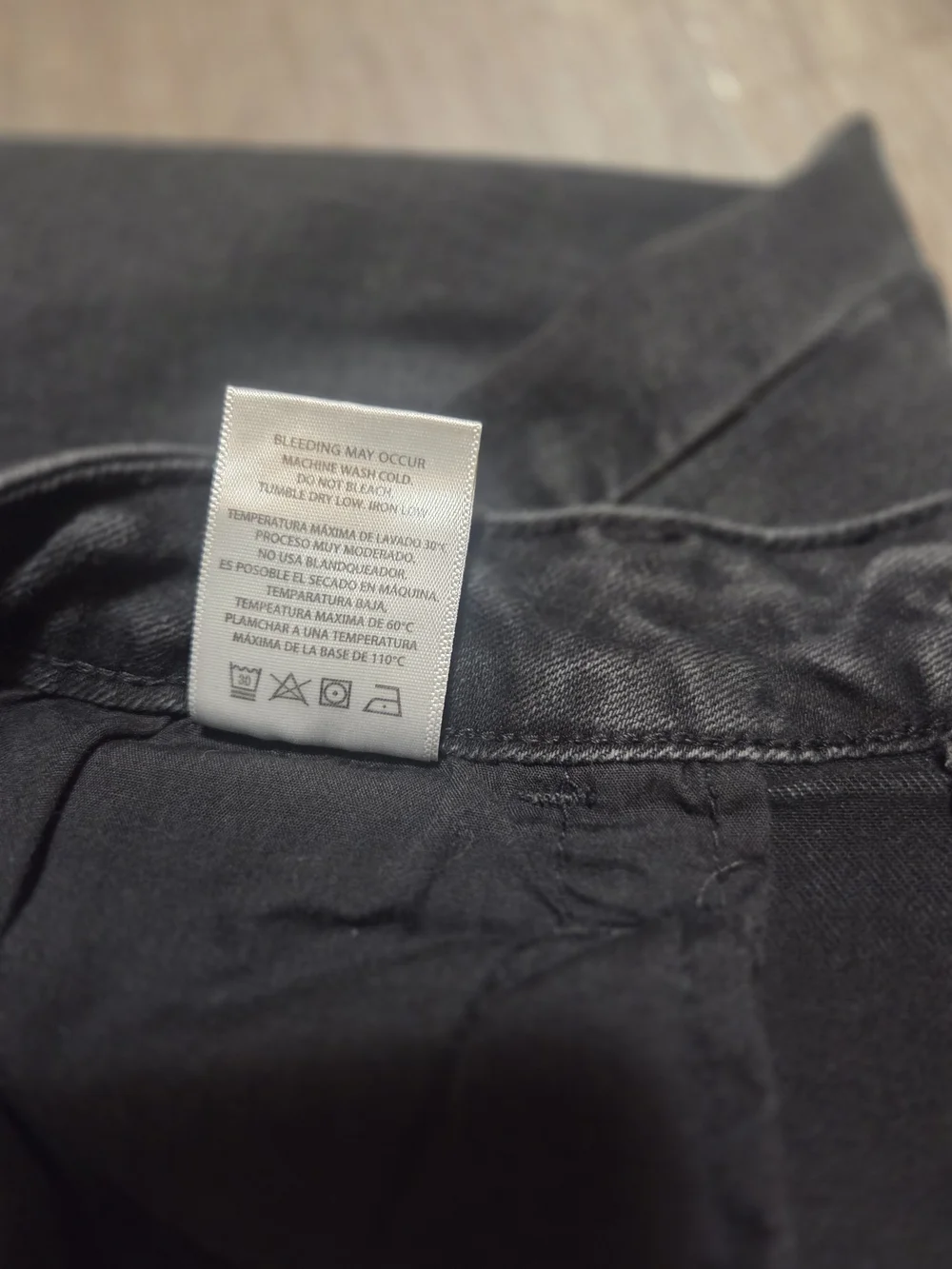 HIDDEN Jeans Black Distressed Bermuda Denim Shorts Jorts Size 28 Raw Hem